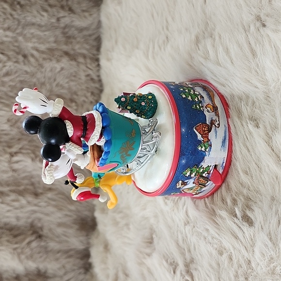 Enesco Disney Jingle Bell Musical decoration Christmas scene Mickey Santa Pluto - Picture 4 of 5